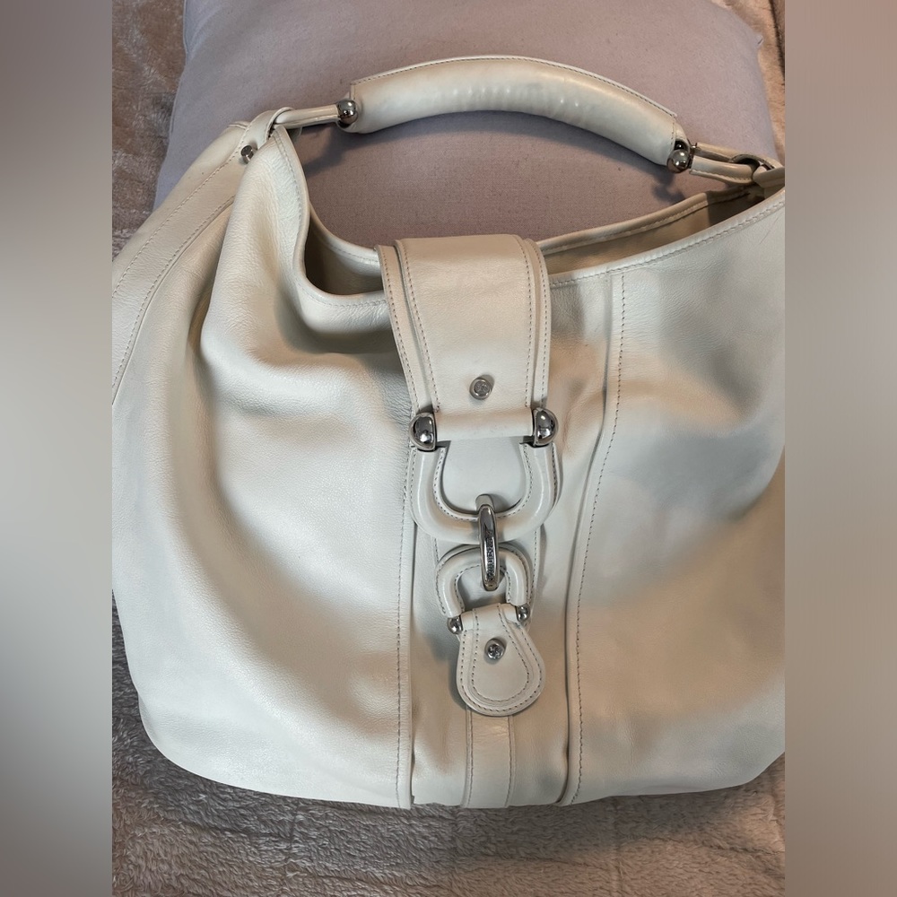 Large Ivory Burberry Hobo Bag - Authentic